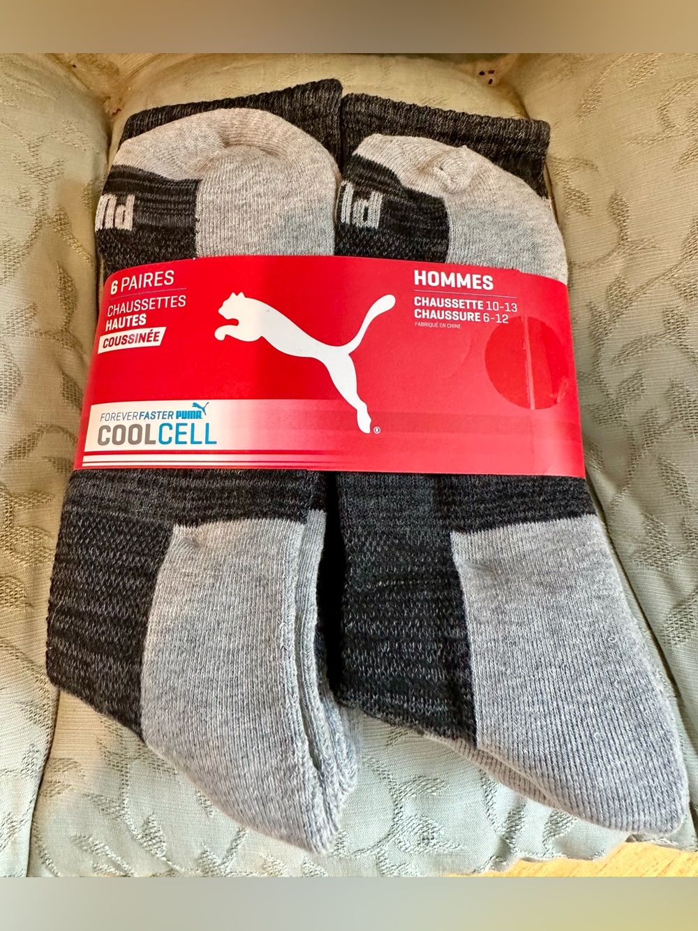 NWT Puma Men's Gray Crew Athletic Socks with White Logo - 6 Pair - Picture 2 of 2